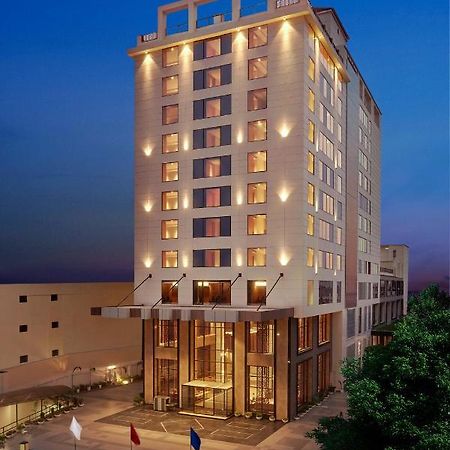 Doubletree By Hilton Варанаси Экстерьер фото
