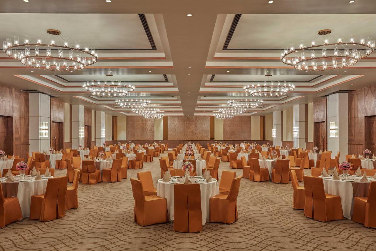 Doubletree By Hilton Варанаси Экстерьер фото