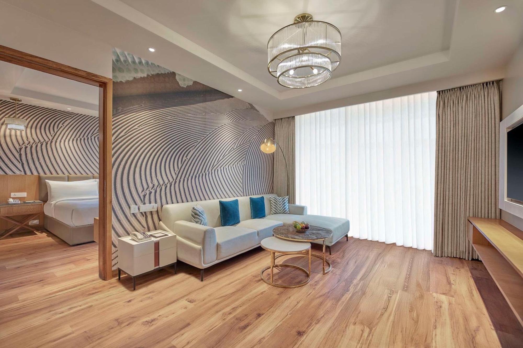 Doubletree By Hilton Варанаси Экстерьер фото